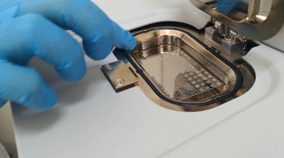 Equipamento do HC de Ribeirão Preto identifica fungos e bactérias em 2 minutos